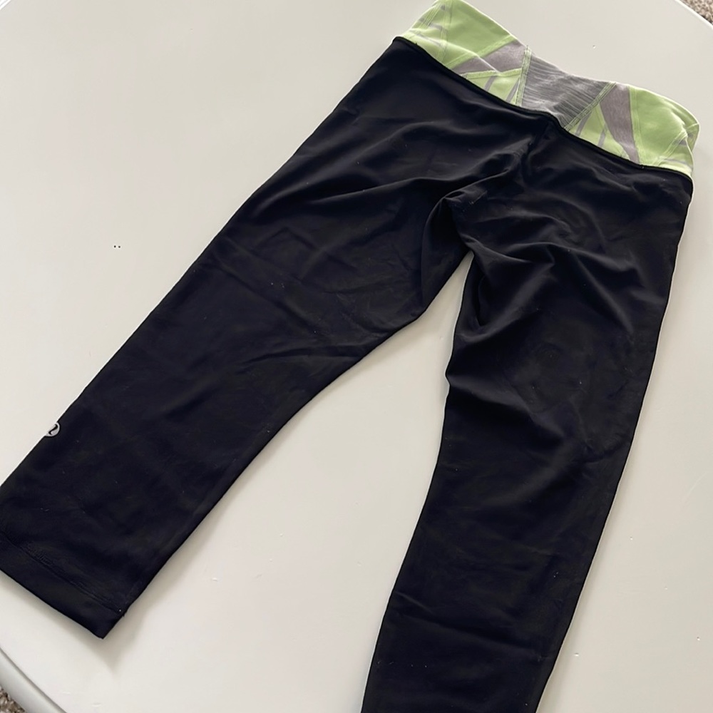 Lululemon reversible capri leggings